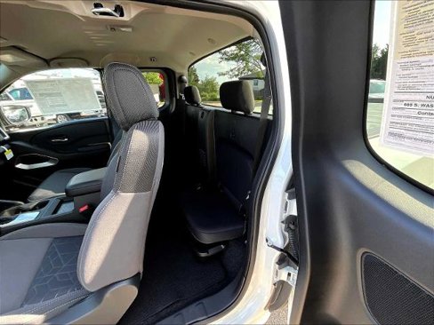 Certified 2025 Nissan Frontier SV image 15