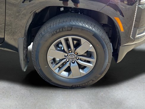 Used 2025 Nissan Frontier SV image 4