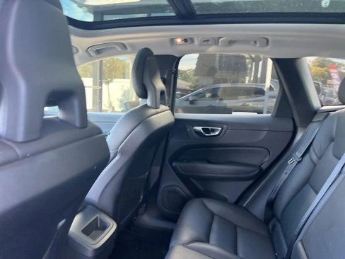 Used 2018 Volvo XC60 T5 Momentum w/ Advanced Package image 39