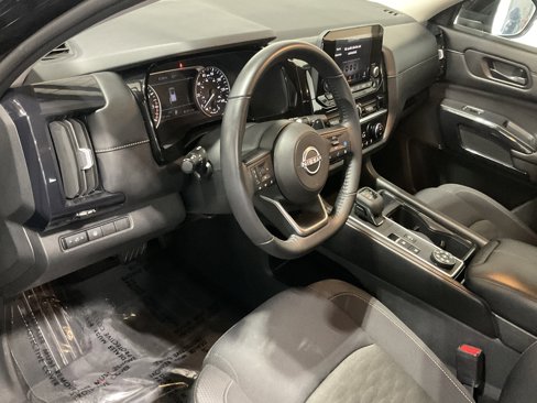 Used 2024 Nissan Pathfinder SV image 21