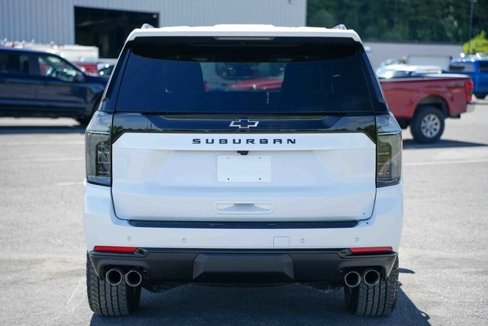 Used 2025 Chevrolet Suburban Z71 image 6