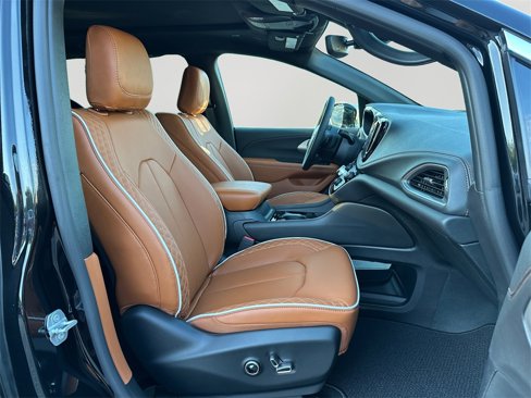 New 2026 Chrysler Pacifica Pinnacle image 12