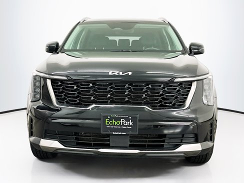 Used 2024 Kia Sorento S image 2