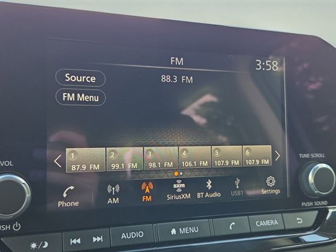 Used 2025 Nissan Pathfinder S image 16