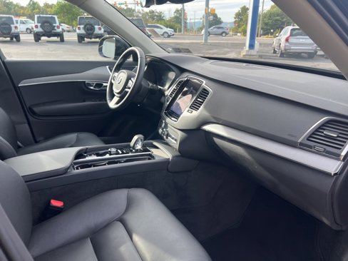 Certified 2025 Volvo XC90 B5 Core image 37