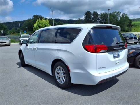 New 2025 Chrysler Voyager LX image 4