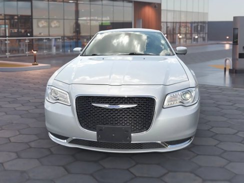 Used 2019 Chrysler 300 Touring image 10