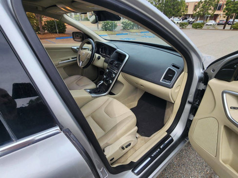 Used 2016 Volvo XC60 T5 Premier w/ Proximity Package image 19