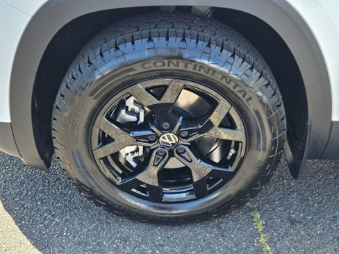 New 2025 Volkswagen Atlas Peak Edition SE image 32