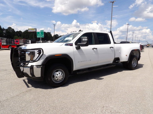 Used 2024 GMC Sierra 3500 Pro image 3