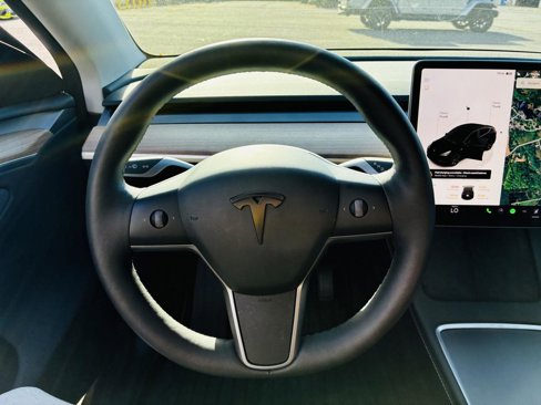 Used 2025 Tesla Model Y Long Range image 24