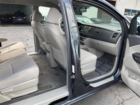 Used 2016 Kia Sedona LX w/ LX Convenience Package image 52
