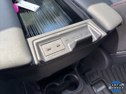 Used 2025 Toyota Sienna XSE image 35