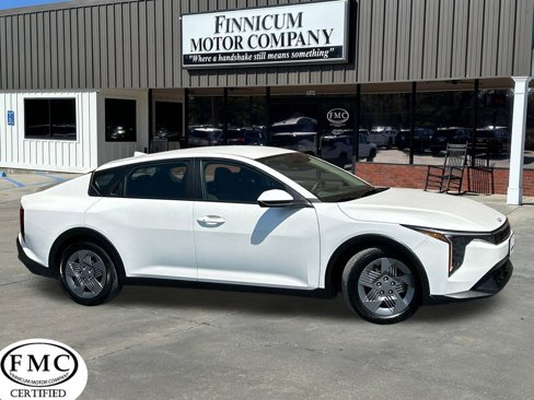 Used 2025 Kia K4 LX image 1
