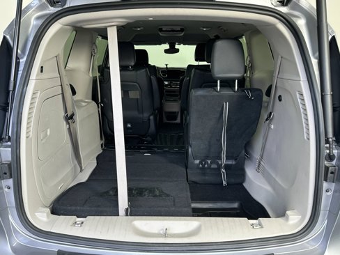 Used 2017 Chrysler Pacifica Premium image 20