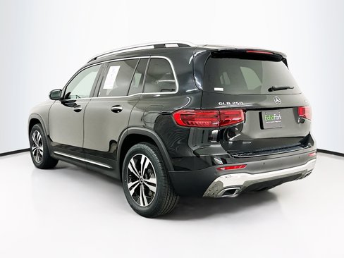 Used 2025 Mercedes-Benz GLB 250 4MATIC image 5