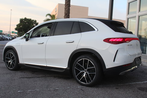New 2026 Mercedes-Benz EQE 320 4MATIC SUV image 4
