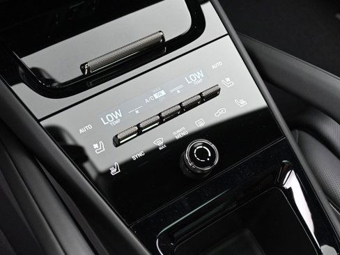 New 2025 Porsche Cayenne Turbo image 24