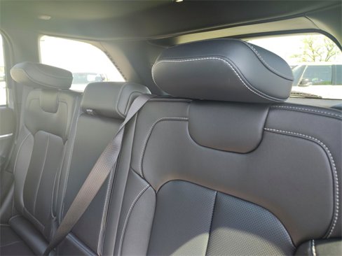 New 2025 Jeep Grand Cherokee Limited w/ Luxury Tech Group II image 32