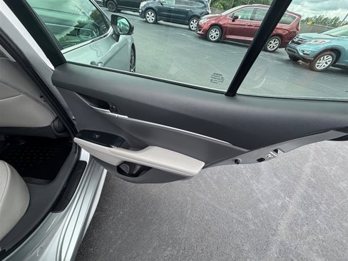 Used 2018 Toyota Camry image 24