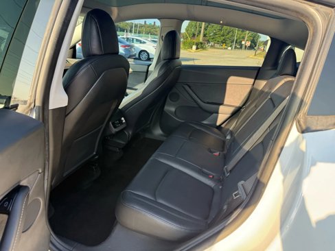 Used 2020 Tesla Model Y Long Range image 11