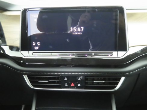 New 2026 Volkswagen Atlas SE image 15