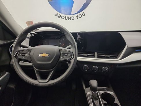 Used 2025 Chevrolet Trax LS w/ LS Convenience Package image 19