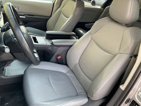 Used 2024 Toyota Sienna XLE image 25