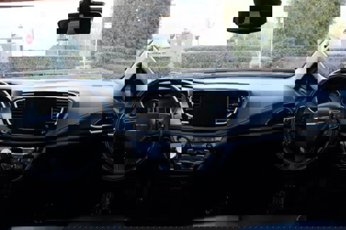 Used 2022 Chrysler Pacifica Touring-L image 12