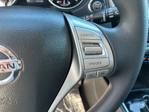 Used 2016 Nissan Rogue SV w/ SV Family Package image 16