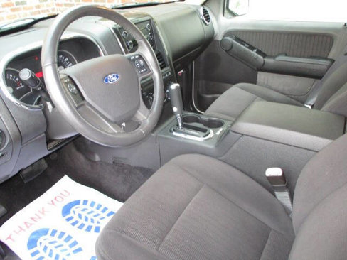 Used 2010 Ford Explorer XLT image 33