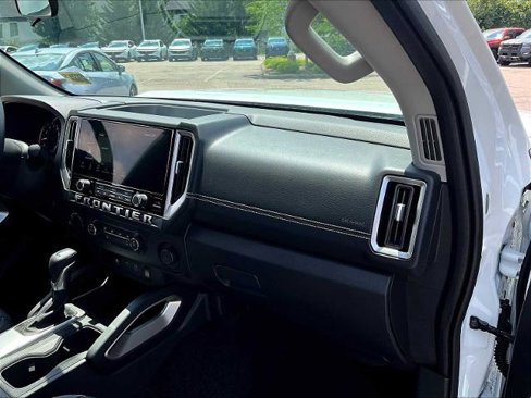 Certified 2025 Nissan Frontier SV image 13