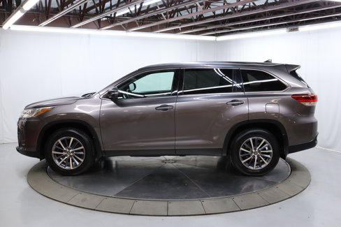 Used 2019 Toyota Highlander AWD V6 image 4