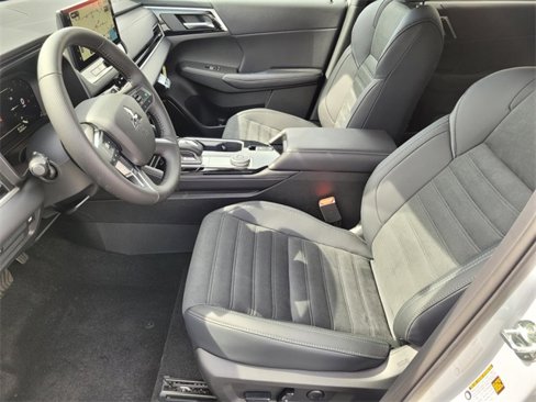 New 2025 Mitsubishi Outlander SE image 17
