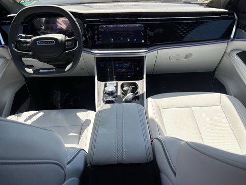 Used 2025 Jeep Wagoneer Limited image 12