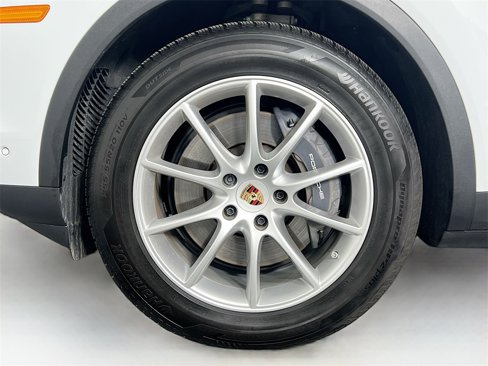 Used 2025 Porsche Cayenne image 33