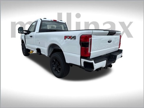 New 2025 Ford F350 4x4 Regular Cab Super Duty image 3