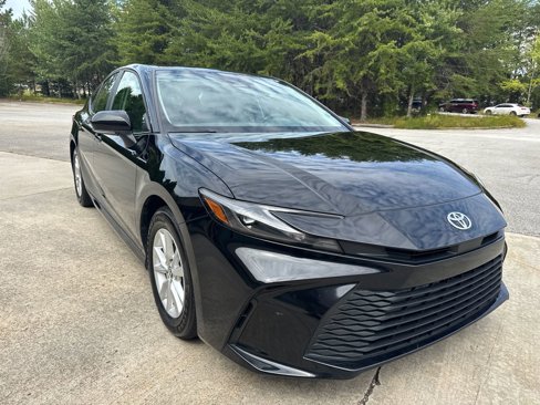 Used 2025 Toyota Camry LE image 3
