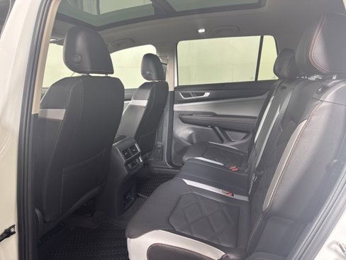 New 2025 Volkswagen Atlas Peak Edition SE image 12