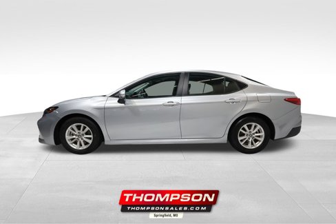 Used 2025 Toyota Camry LE image 1