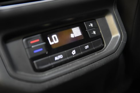 Used 2024 Volkswagen Atlas SE image 32