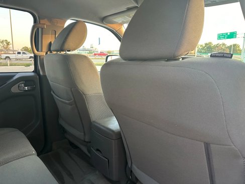 Used 2018 Nissan Frontier SV image 18