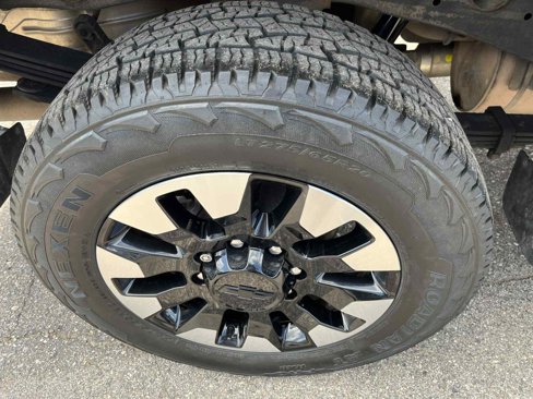 Used 2020 Chevrolet Silverado 2500 Custom w/ Custom Value Package image 15