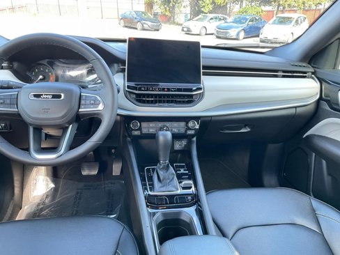 Used 2025 Jeep Compass Limited image 35