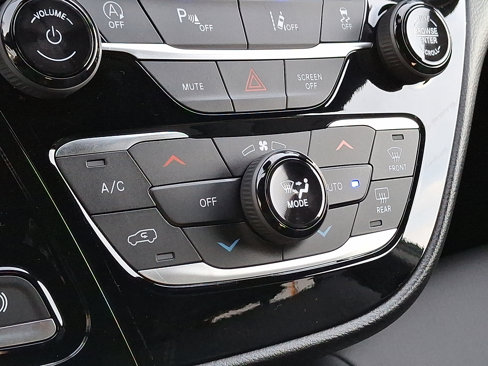 New 2026 Chrysler Voyager LX image 12