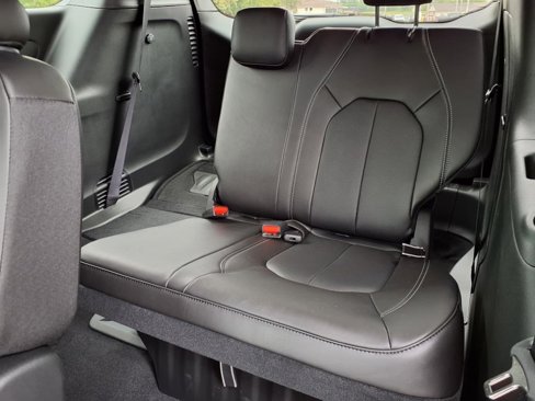 New 2026 Chrysler Pacifica Select image 8