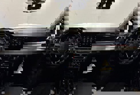 New 2025 Volkswagen Taos SEL image 10
