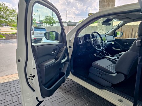 Used 2025 Nissan Frontier SV image 34