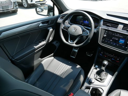 Certified 2024 Volkswagen Tiguan SE R-Line image 9
