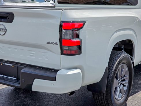 Used 2025 Nissan Frontier SV image 22